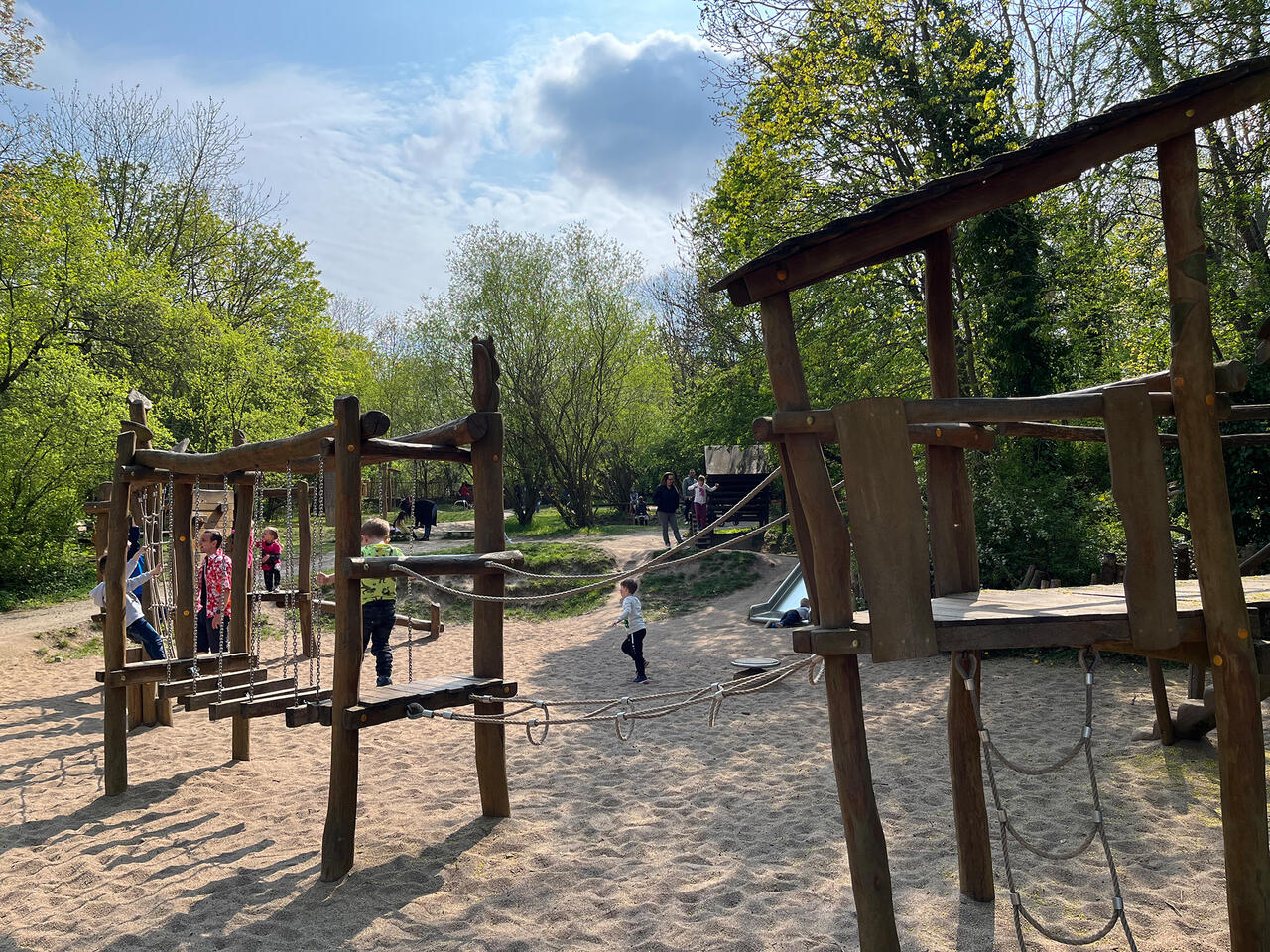 Bild vergrößern: Spielplatz am Dschungelcaf